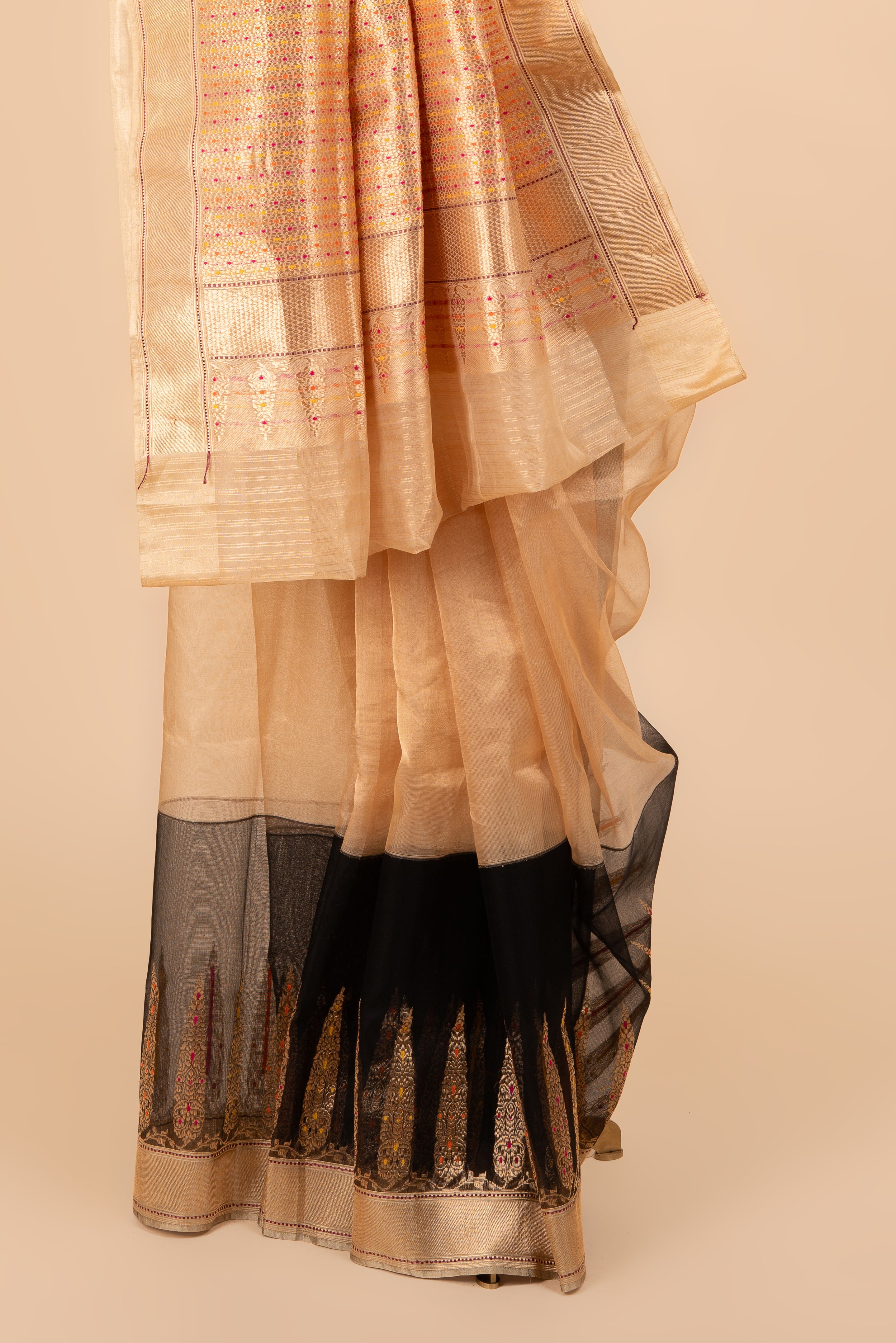 Exclusive Pure Kora Silk Banarasi Saree With Gold & Silver Tissue
