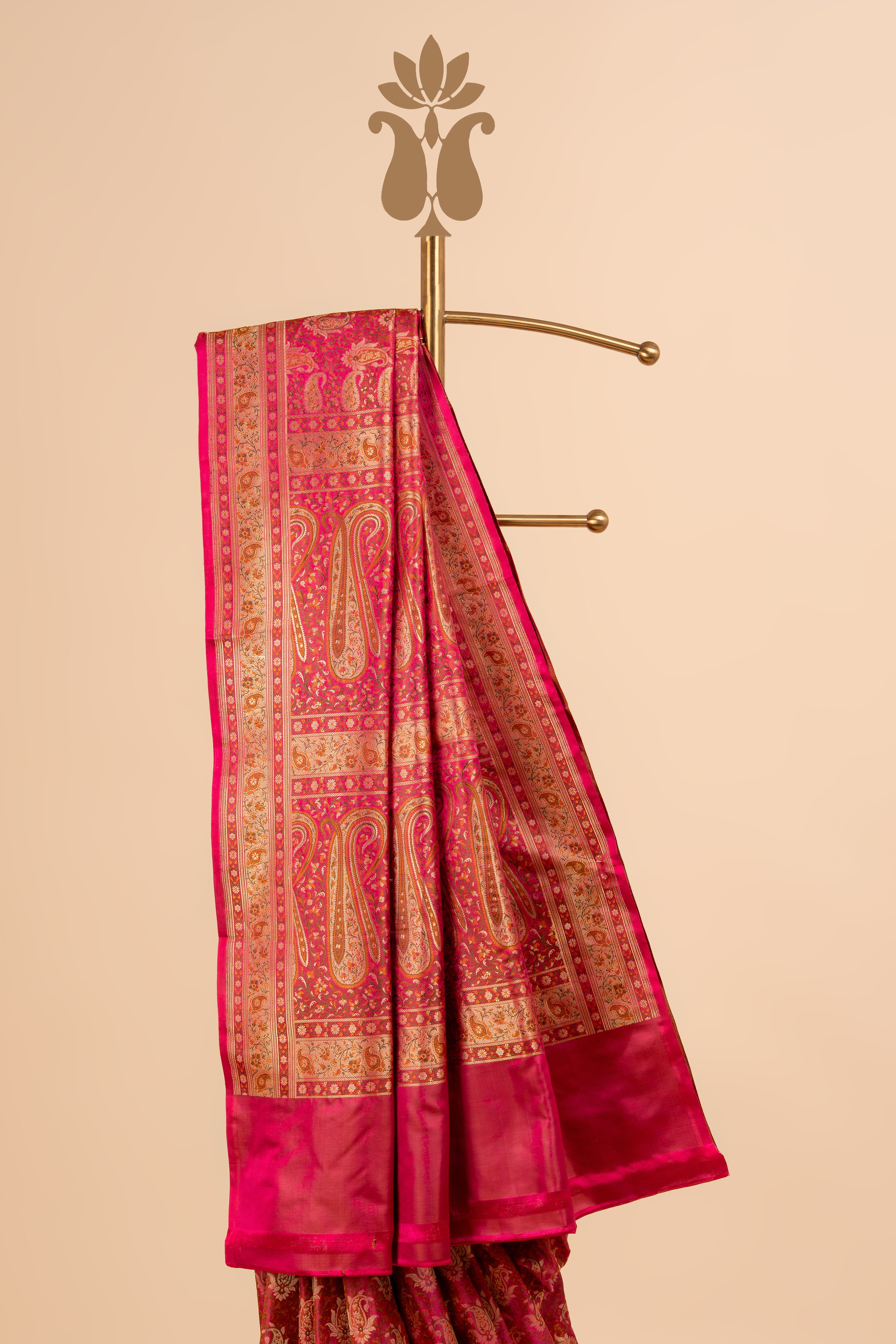 Magestic Tanchoi Weave Red & Pink Saree