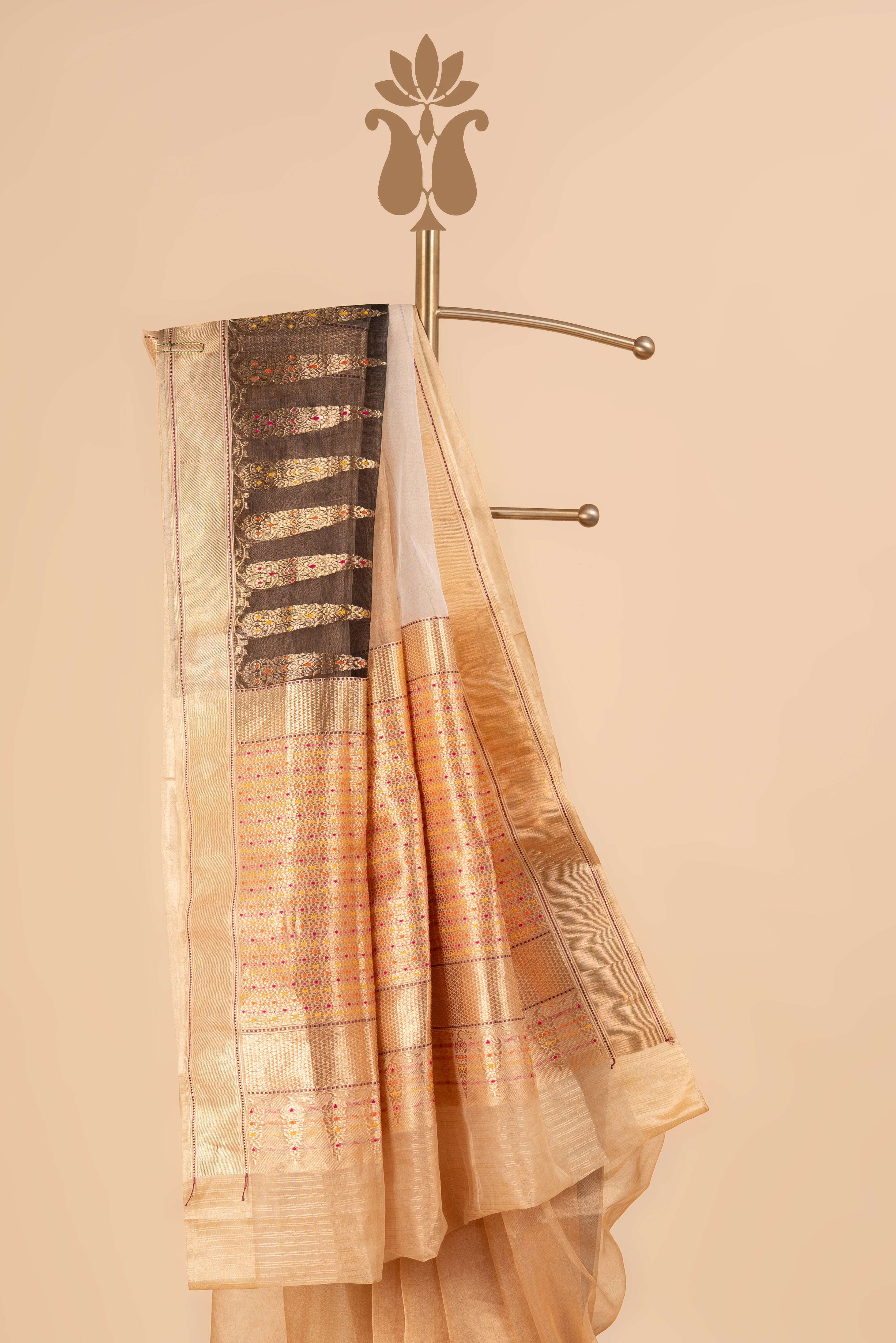 Exclusive Pure Kora Silk Banarasi Saree With Gold & Silver Tissue