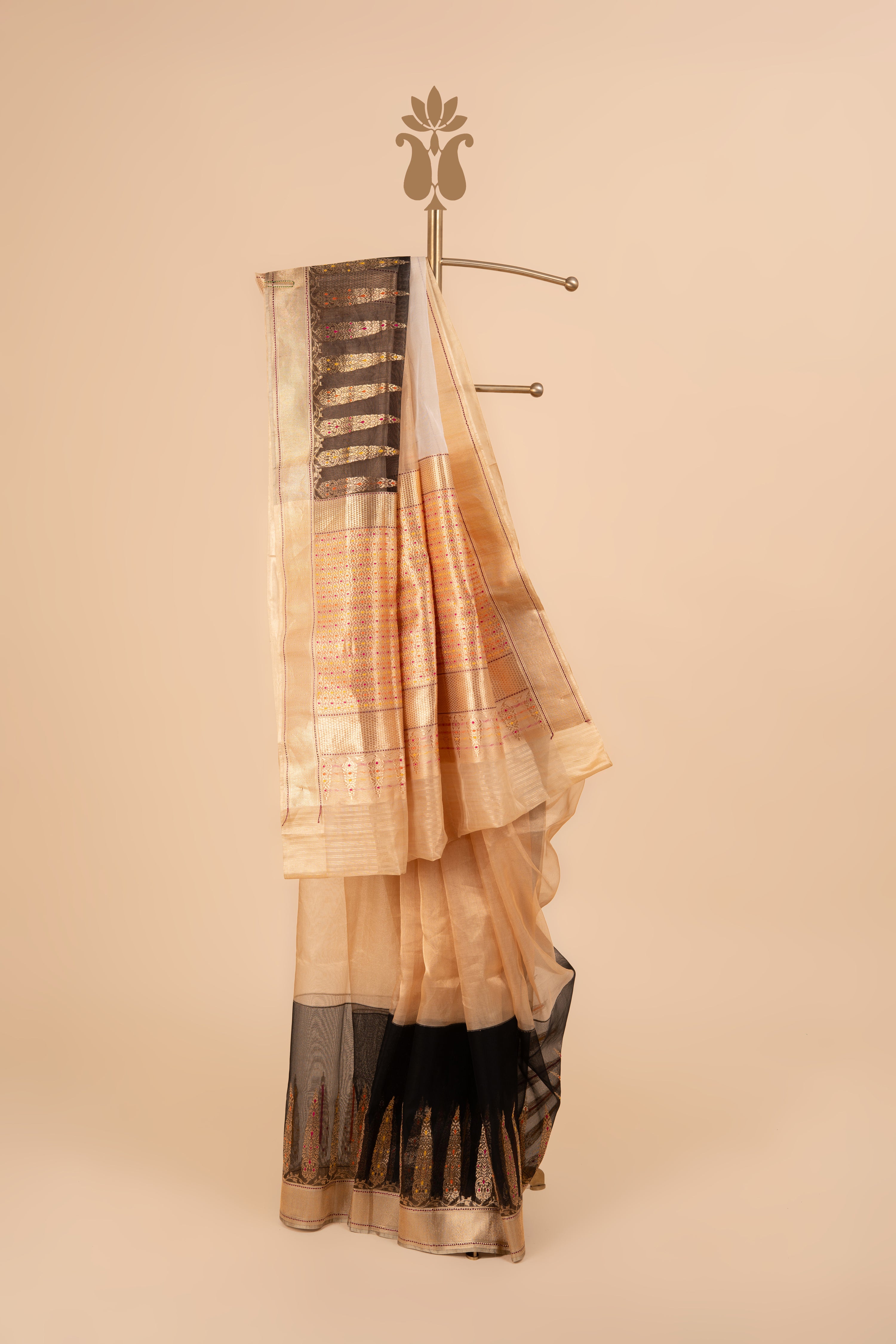 Exclusive Pure Kora Silk Banarasi Saree With Gold & Silver Tissue