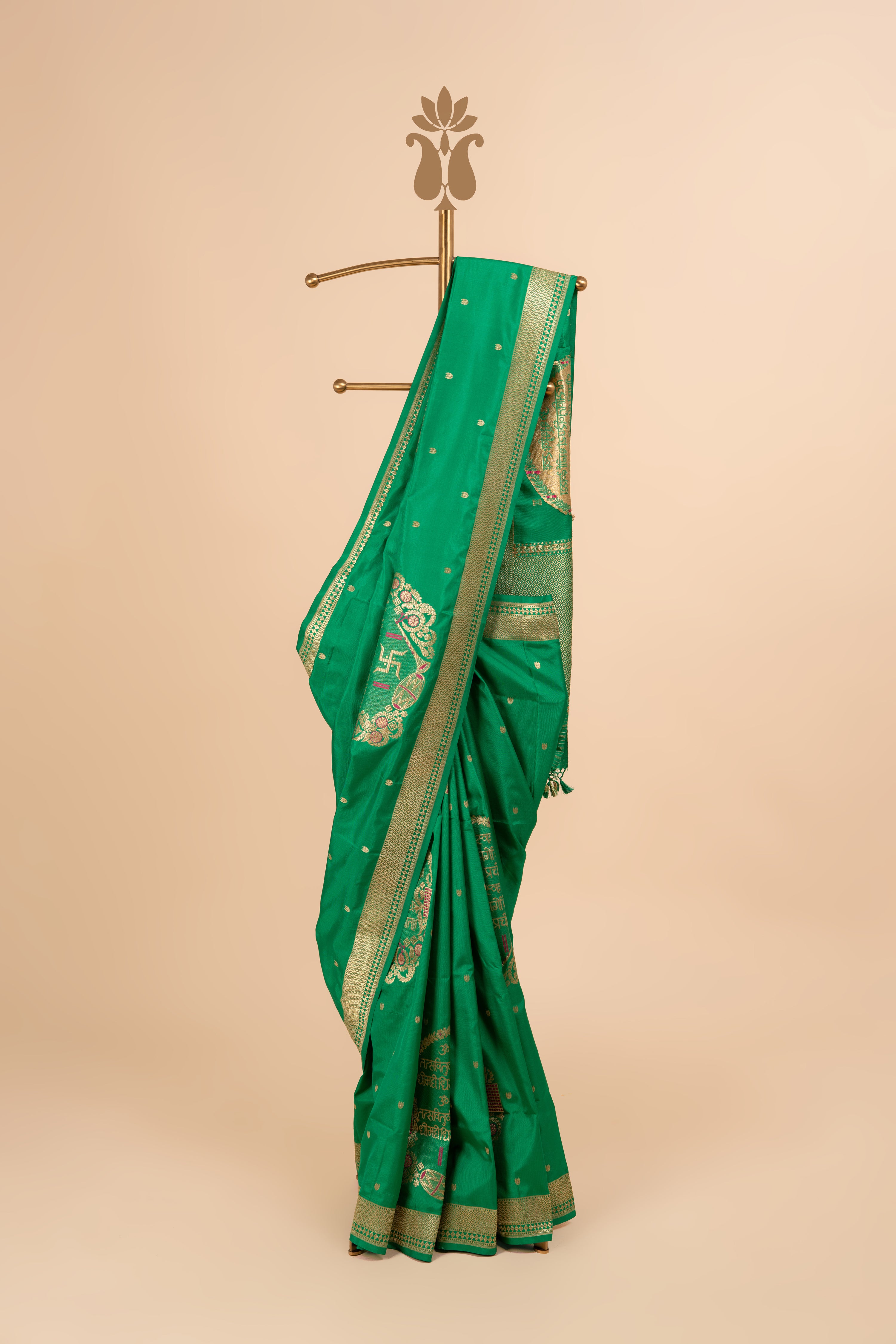 Timeless Banrasi Silk Saree With Matra Weaving