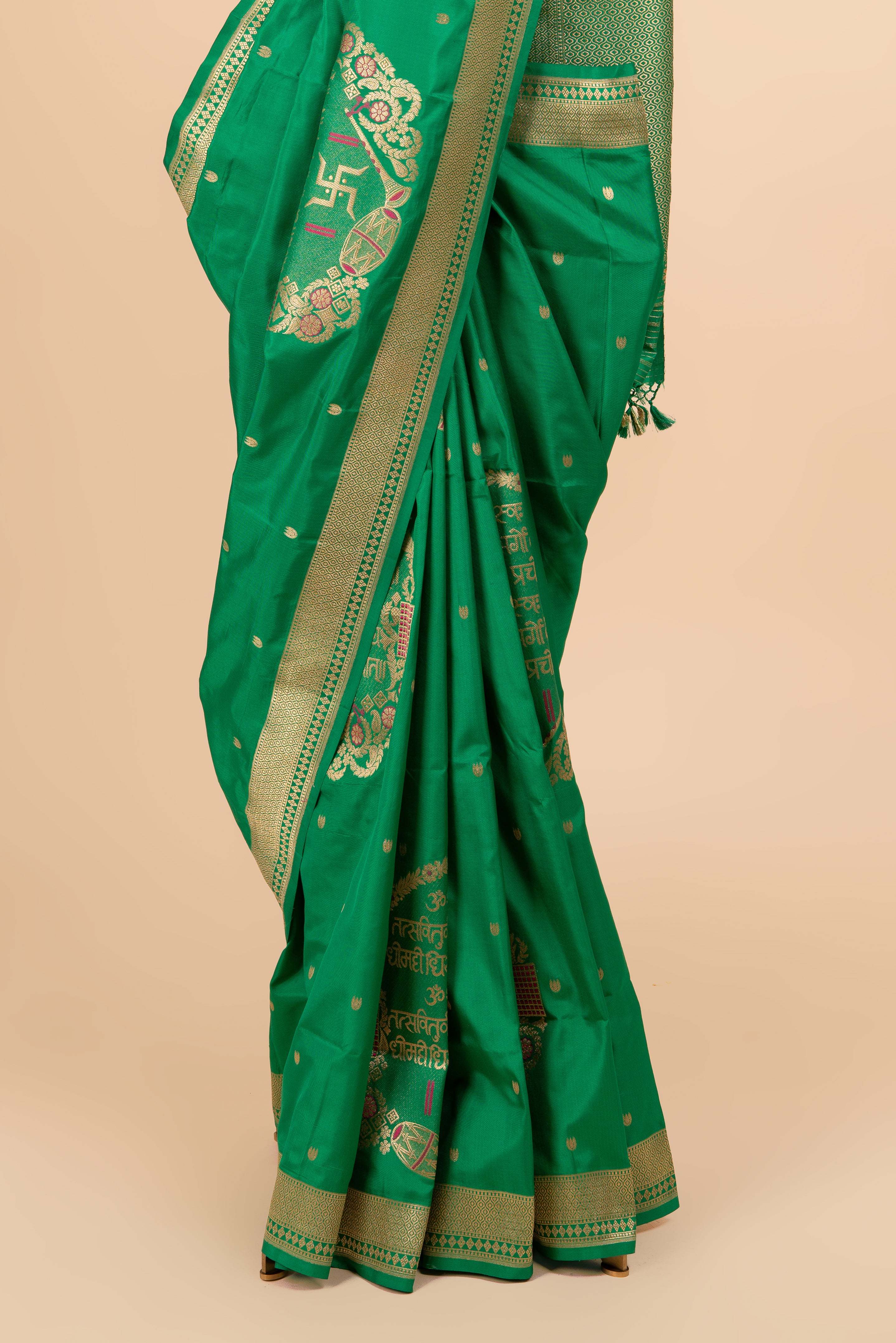 Timeless Banrasi Silk Saree With Matra Weaving